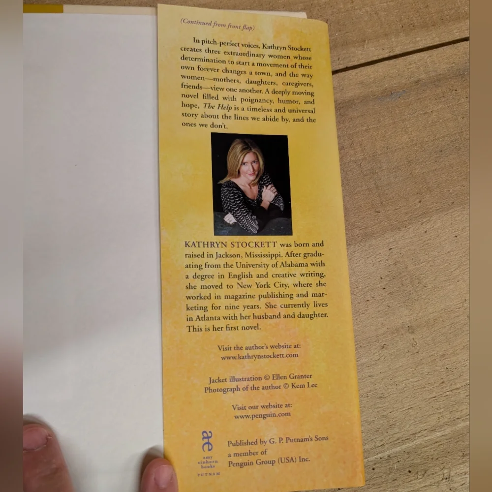 The Help by Kathryn Stockett Book - Picture 3 of 5